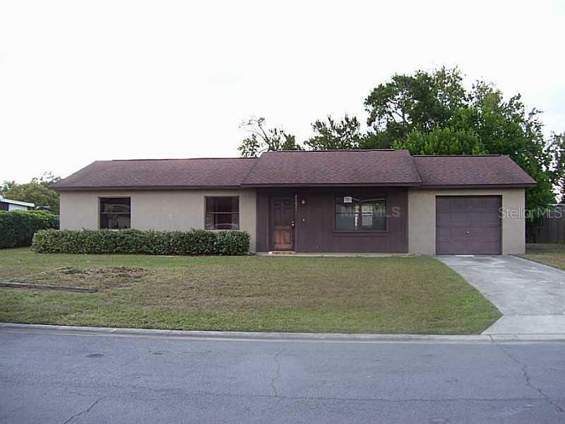 26625 Bermuda Dr., Tavares, FL 32778