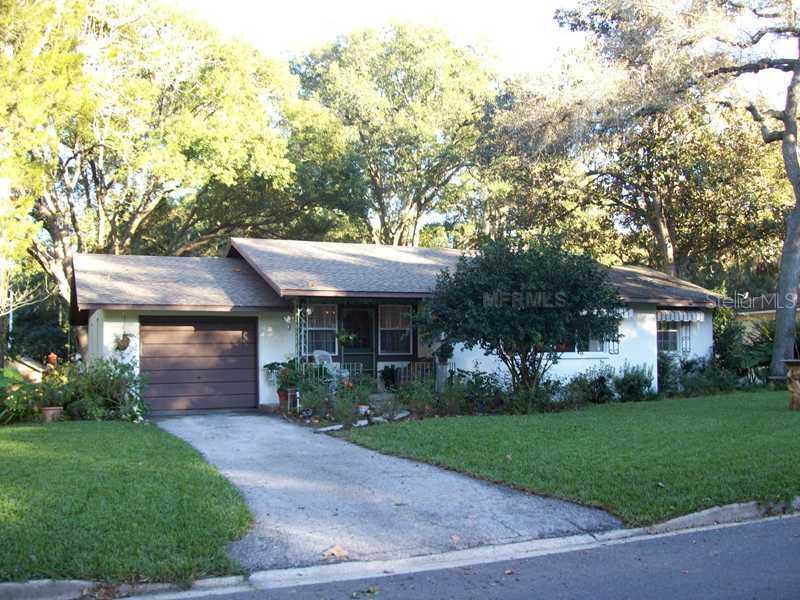 1220 Crestview Dr., Mount Dora, FL 32757