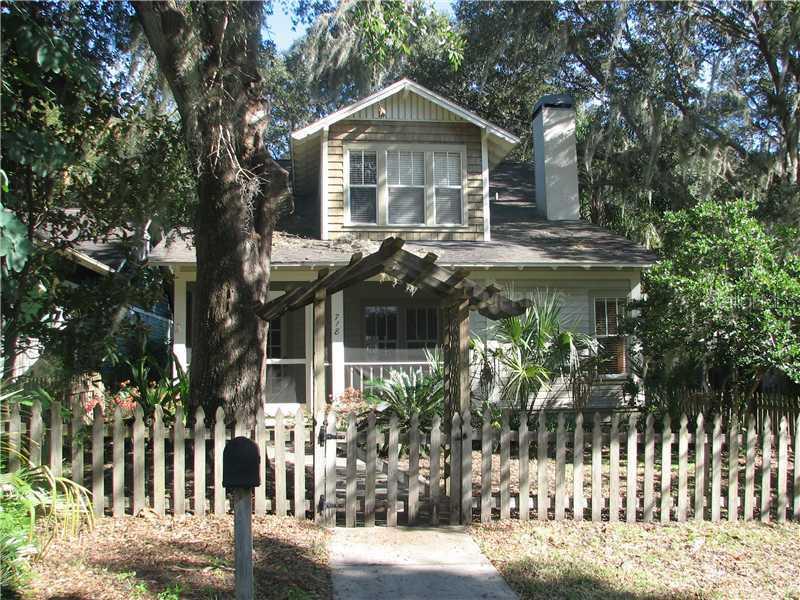 718 S Grandview St., Mount Dora, FL 32757