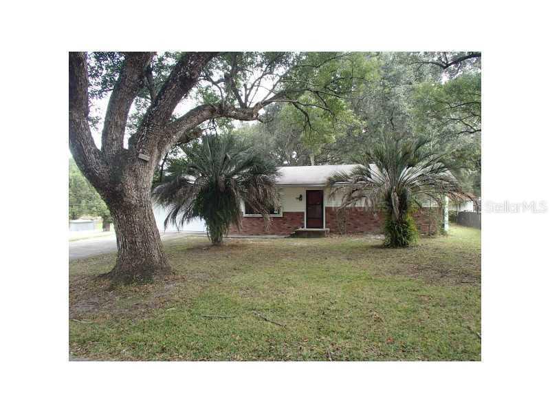 131 Rosemary Ave., Lady Lake, FL 32159