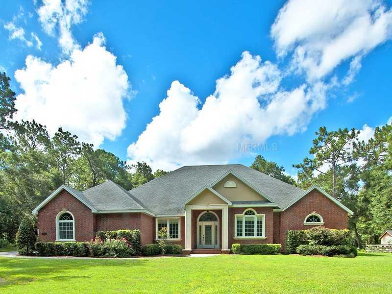 21630 Lake Seneca Rd., Eustis, FL 32736