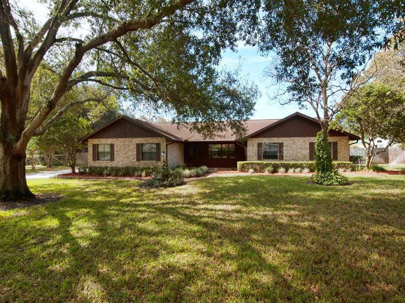 2412 Briarwood Ln., Eustis, FL 32726