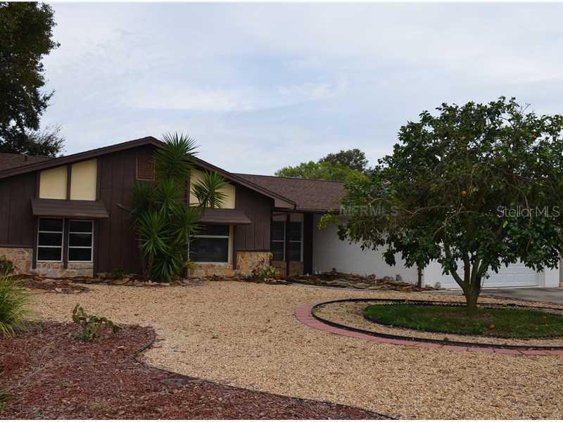 13035 Country Club Dr., Tavares, FL 32778