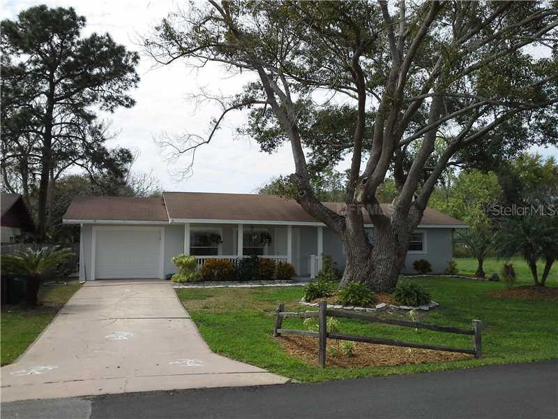 27829 Lois Dr., Tavares, FL 32778