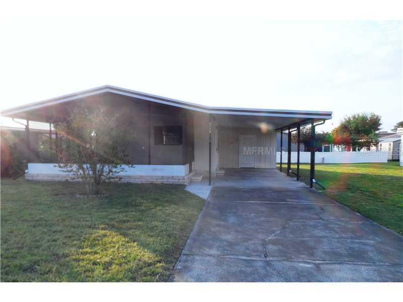 1563 Nassau Cir., Tavares, FL 32778