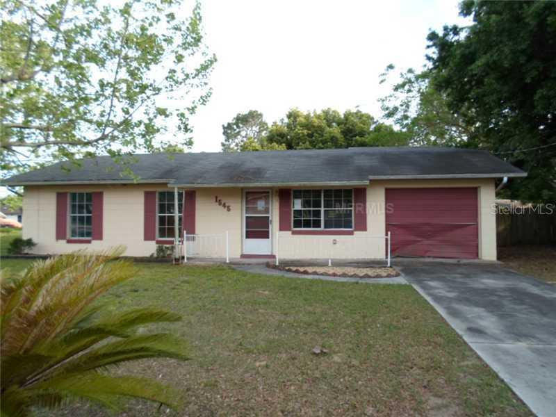 1545 Valencia Ave., Tavares, FL 32778