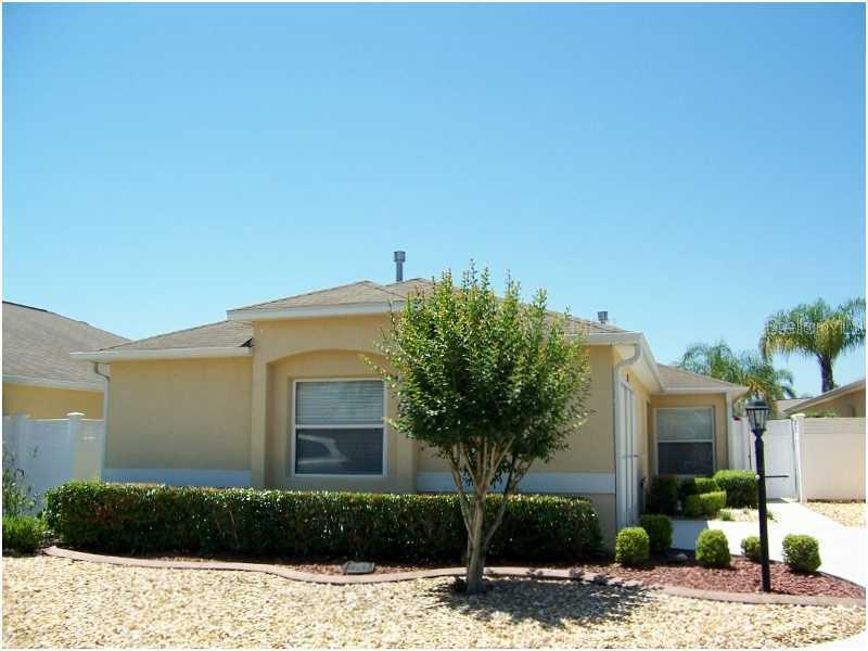2156 Smoaks St., The Villages, FL 32162