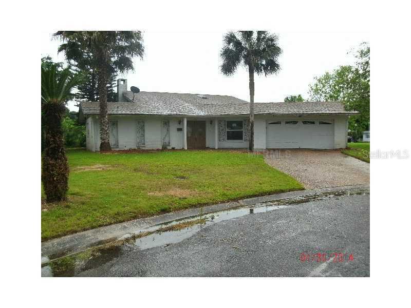 1627 Canal Ct., Tavares, FL 32778