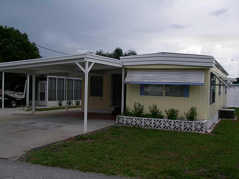 1305 Westland Dr., Tavares, FL 32778