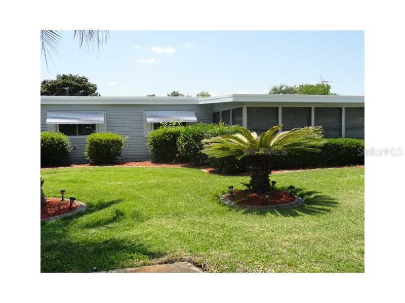 715 Dolphin Dr., Tavares, FL 32778