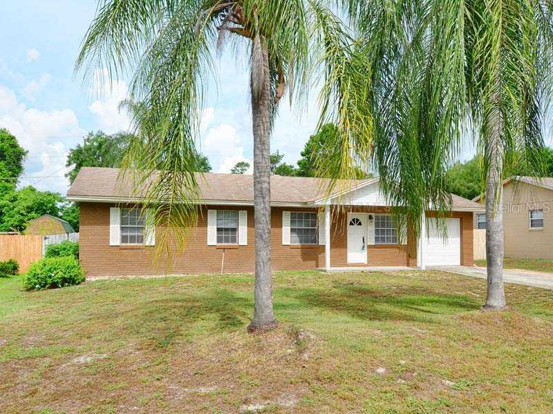 885 N Sunset Dr., Mount Dora, FL 32757