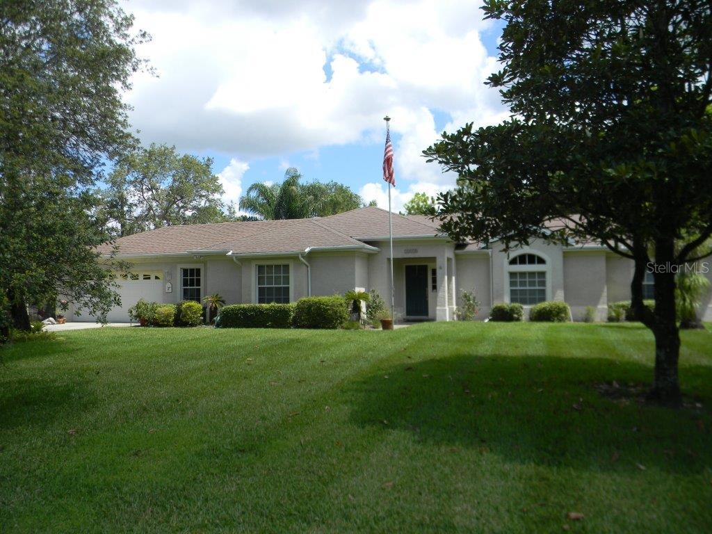 32550 Lakeshore Dr., Tavares, FL 32778