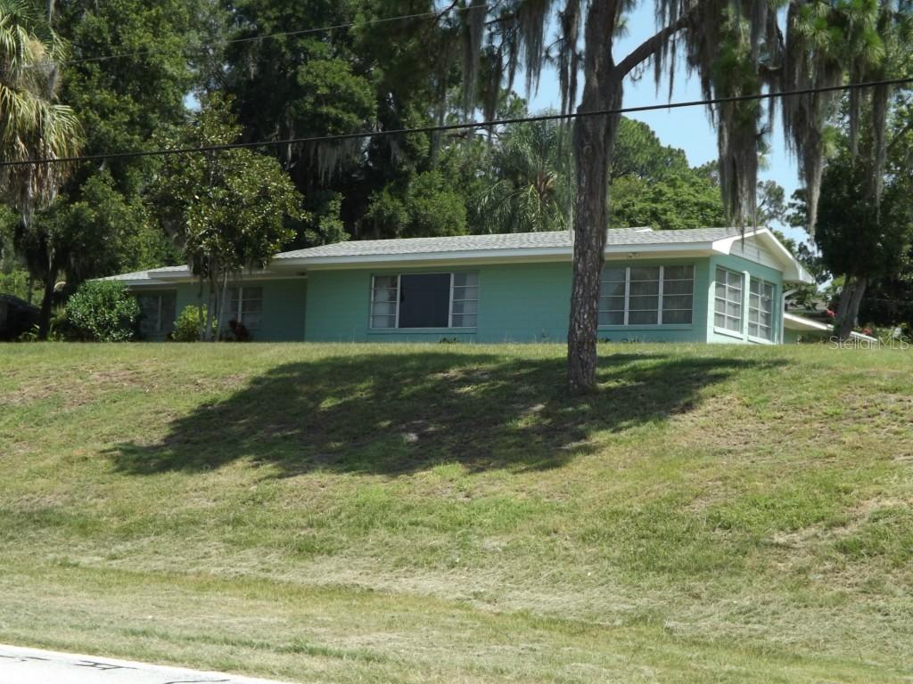 560 E Lakeshore Dr., Clermont, FL 34711