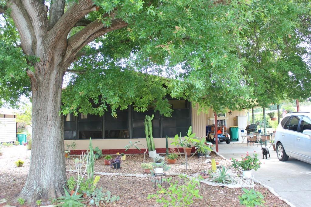 1450 Nassau Cir., Tavares, FL 32778