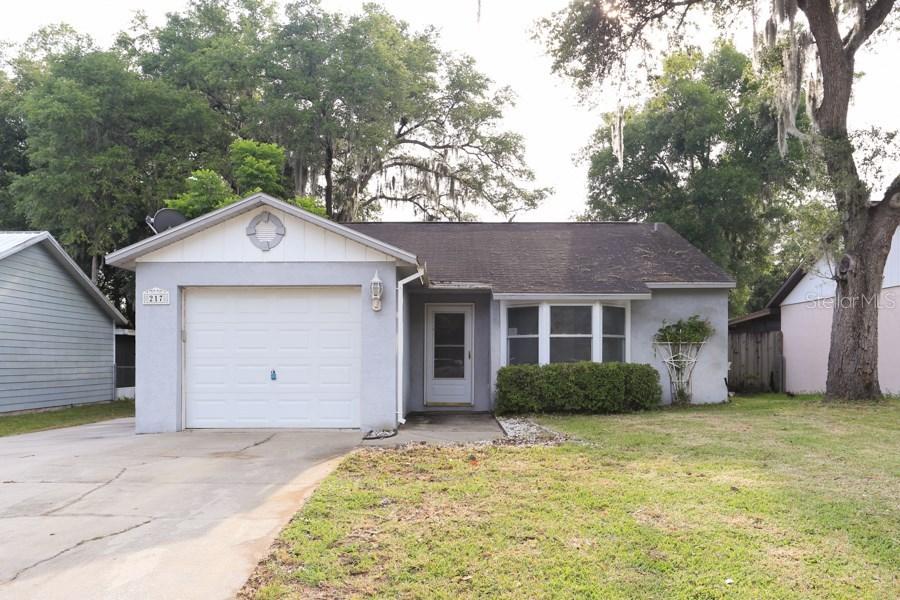 217 Deborah Ave., Leesburg, FL 34748
