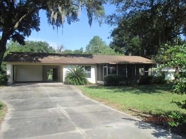 27233 Walnut Ave., Okahumpka, FL 34762