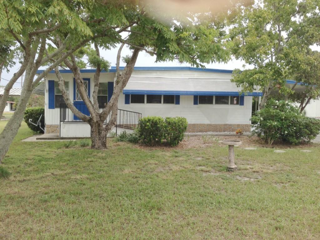 1420 County Dr., Tavares, FL 32778