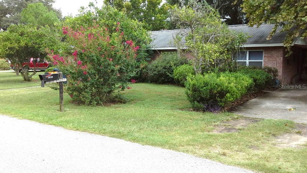 1216 Osceola Ave., Tavares, FL 32778