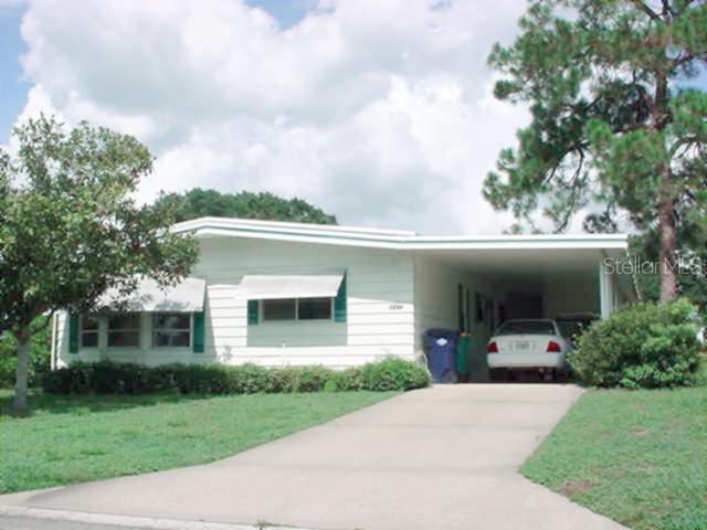 1222 Nassau Cir., Tavares, FL 32778