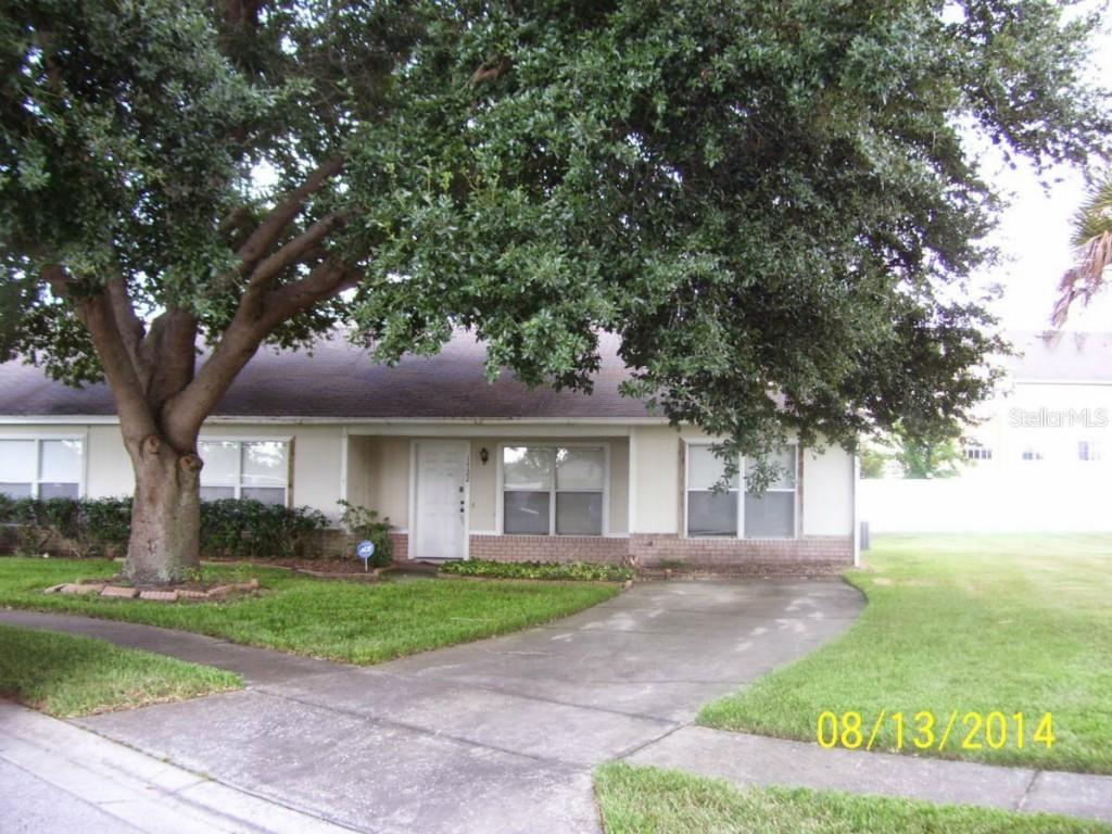 1722 Tropical Ct., Tavares, FL 32778