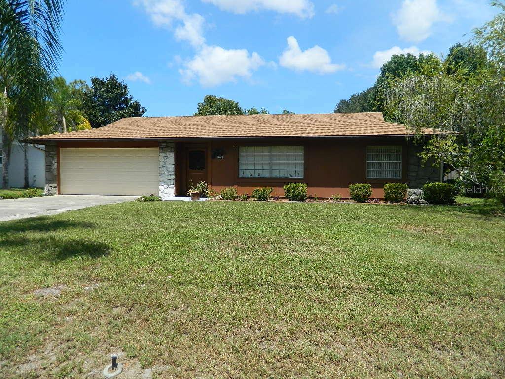 32460 Lakeshore Dr., Tavares, FL 32778