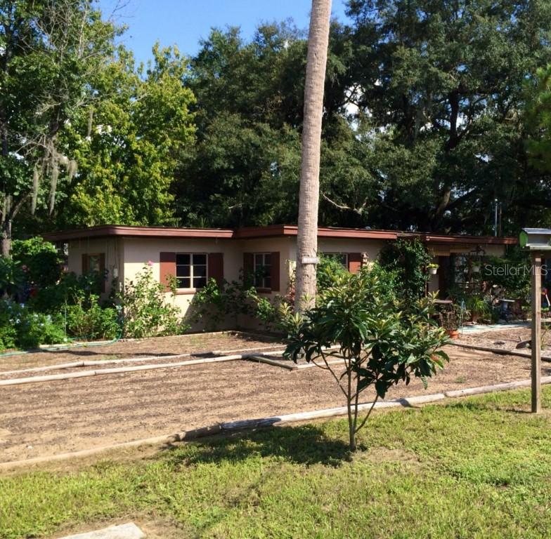 320 Suwanee Pl., Tavares, FL 32778