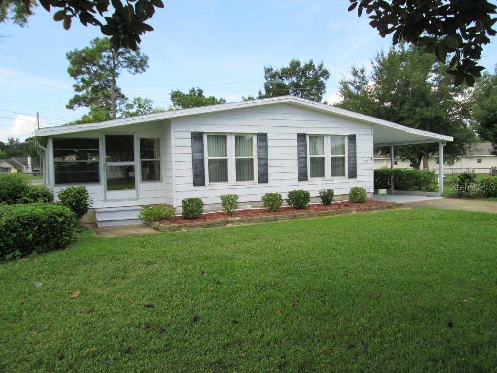 1045 Capella Dr., Tavares, FL 32778