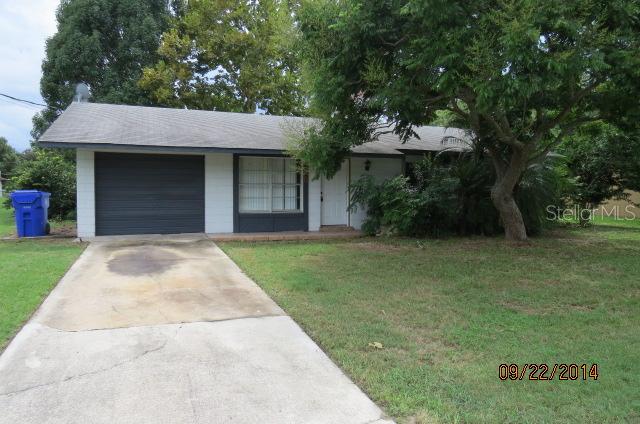 1535 Valencia Ave., Tavares, FL 32778