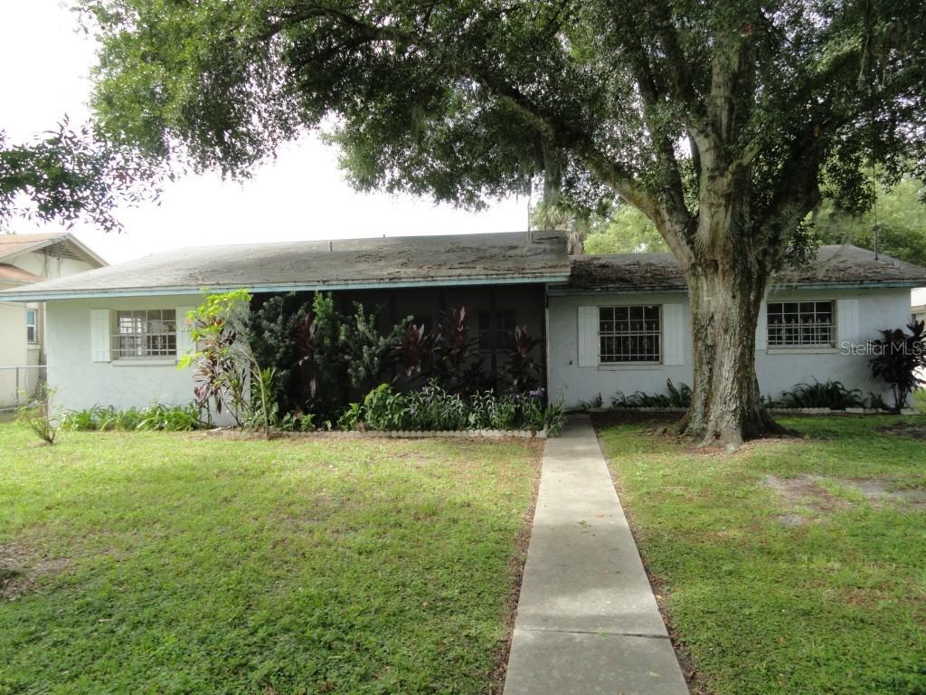 711 N Saint Clair Abrams Ave., Tavares, FL 32778