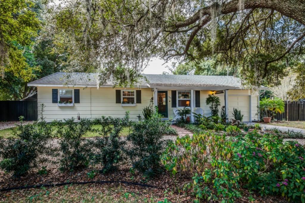 1220 E 3rd Ave., Mount Dora, FL 32757