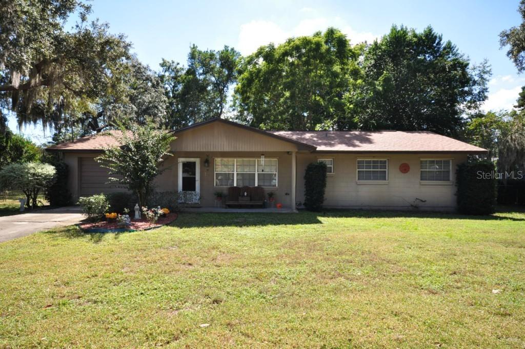 32106 Elizabeth Ave., Tavares, FL 32778