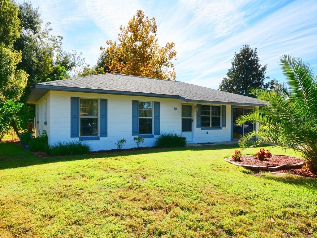 911 Cedar Cir., Tavares, FL 32778