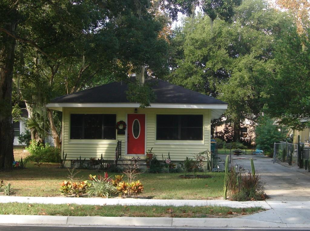 415 N Disston Ave., Tavares, FL 32778