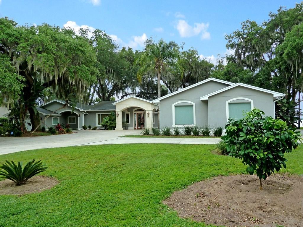 33125 Lakeshore Dr., Tavares, FL 32778
