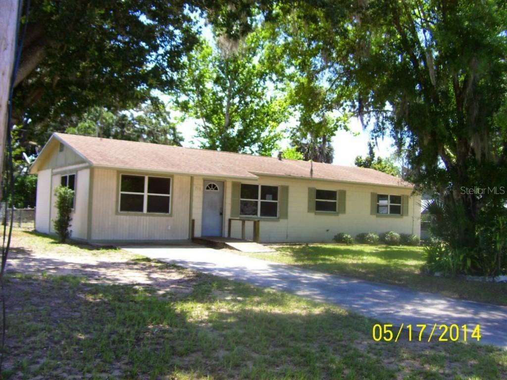516 Dora Ave., Tavares, FL 32778