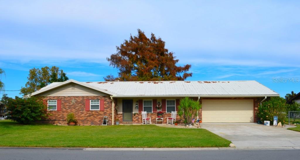 13309 Country Club Dr., Tavares, FL 32778