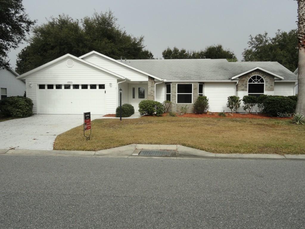 25933 Newcombe Cir., Leesburg, FL 34748