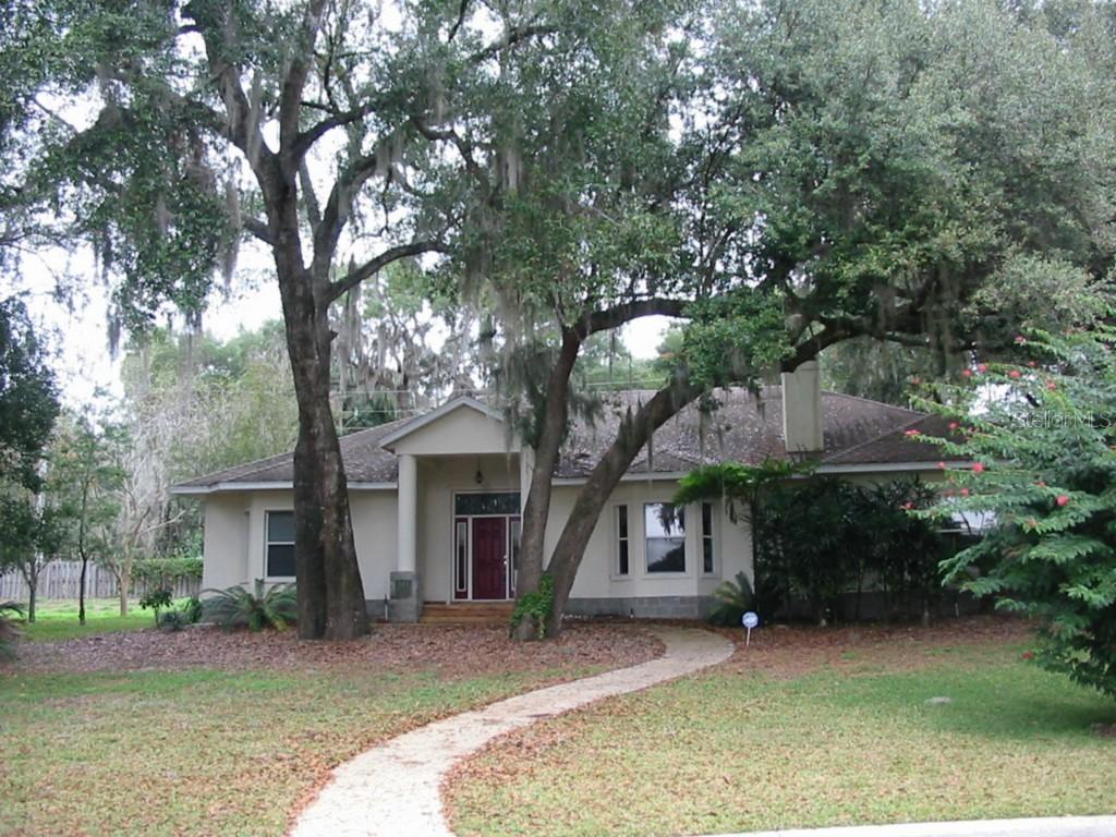 585 Seneca Oaks Circle, Mount Dora, FL 32757