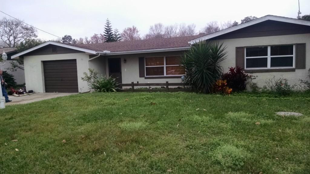 13318 Country Club Dr., Tavares, FL 32778