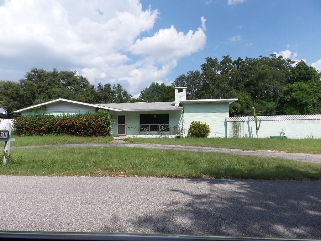 210 Donna St., Tavares, FL 32778