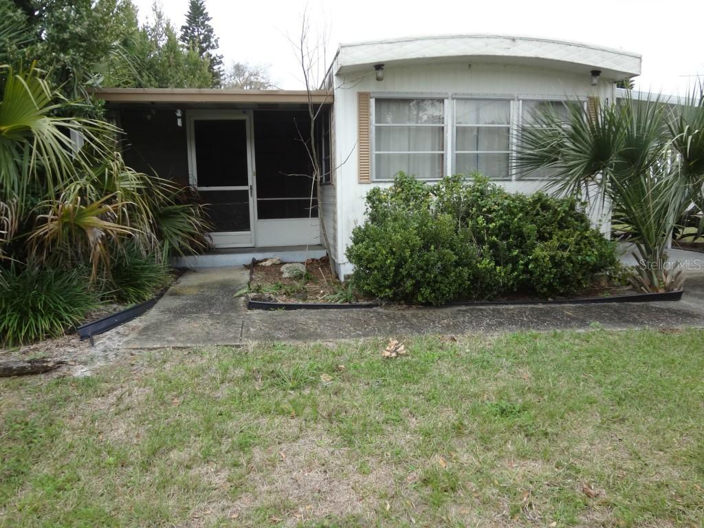 11622 Magnolia Ave, Tavares, FL 32778