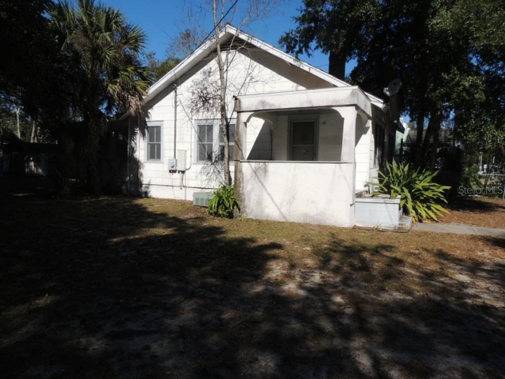 517 N Disston Ave., Tavares, FL 32778