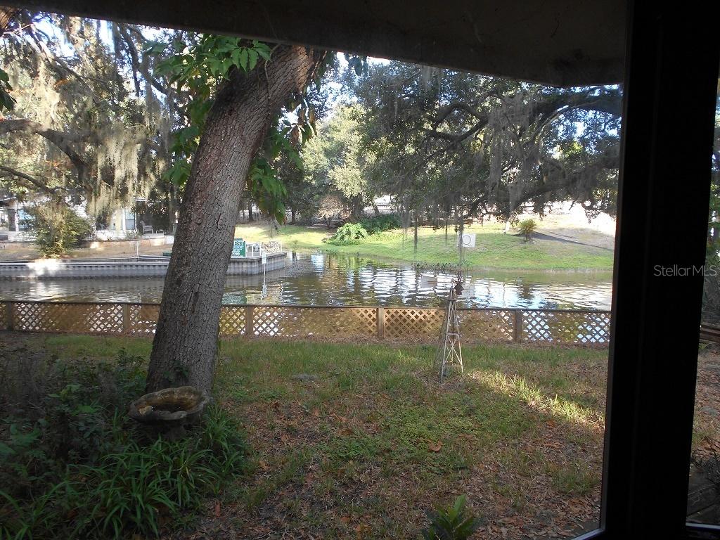 607 Homer St., Tavares, FL 32778