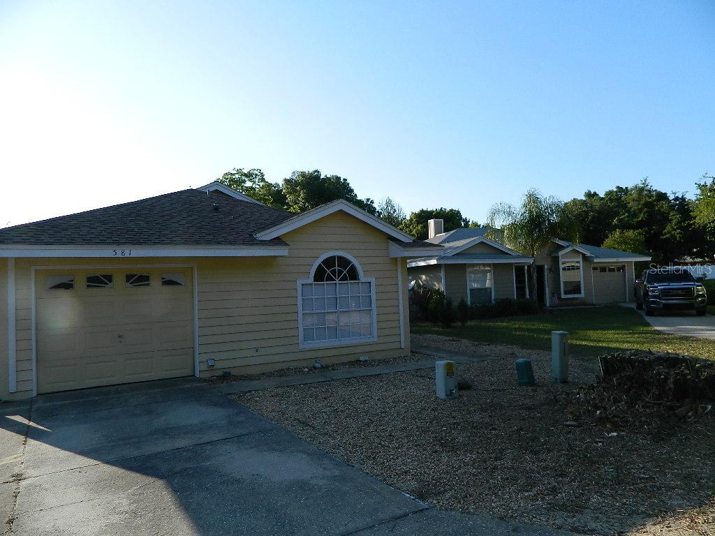 581 Dorset Ct., Mount Dora, FL 32757