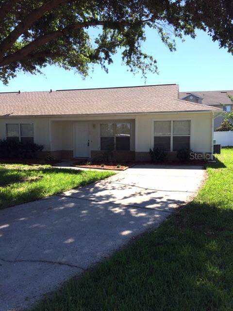 1722 Tropical Ct., Tavares, FL 32778