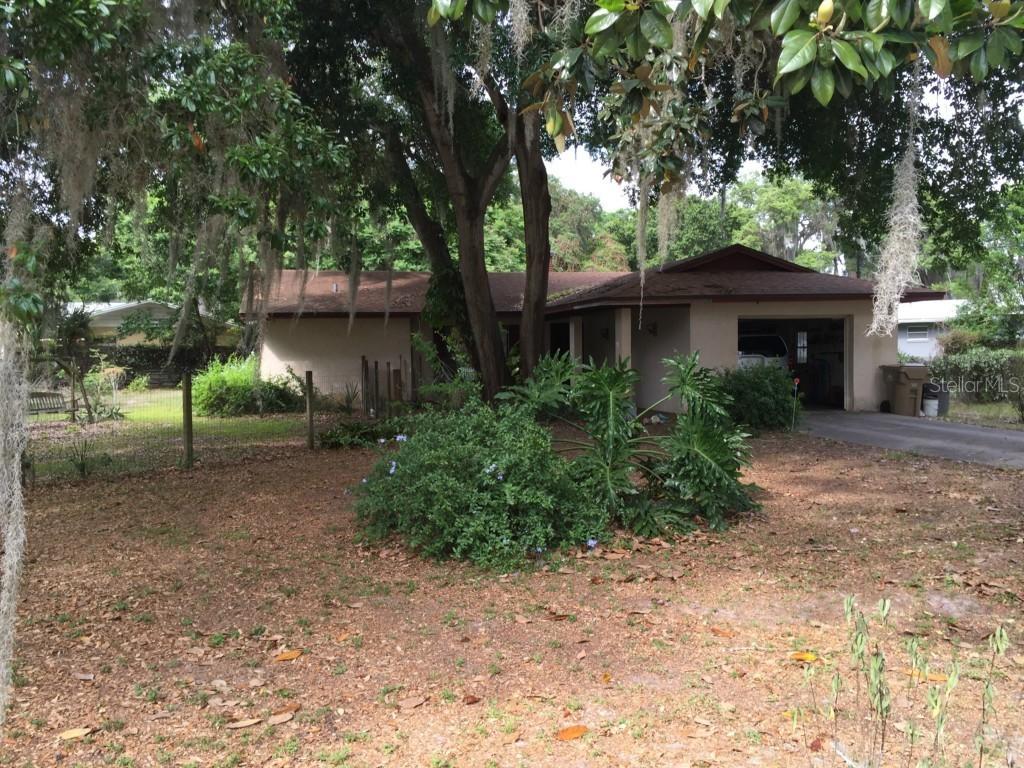 32113 Elizabeth Ave., Tavares, FL 32778