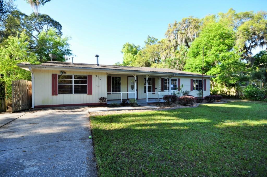 916 E 11th Ave., Mount Dora, FL 32757