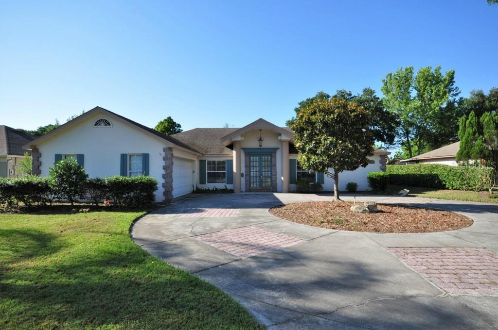 332 Lakecrest Dr., Tavares, FL 32778