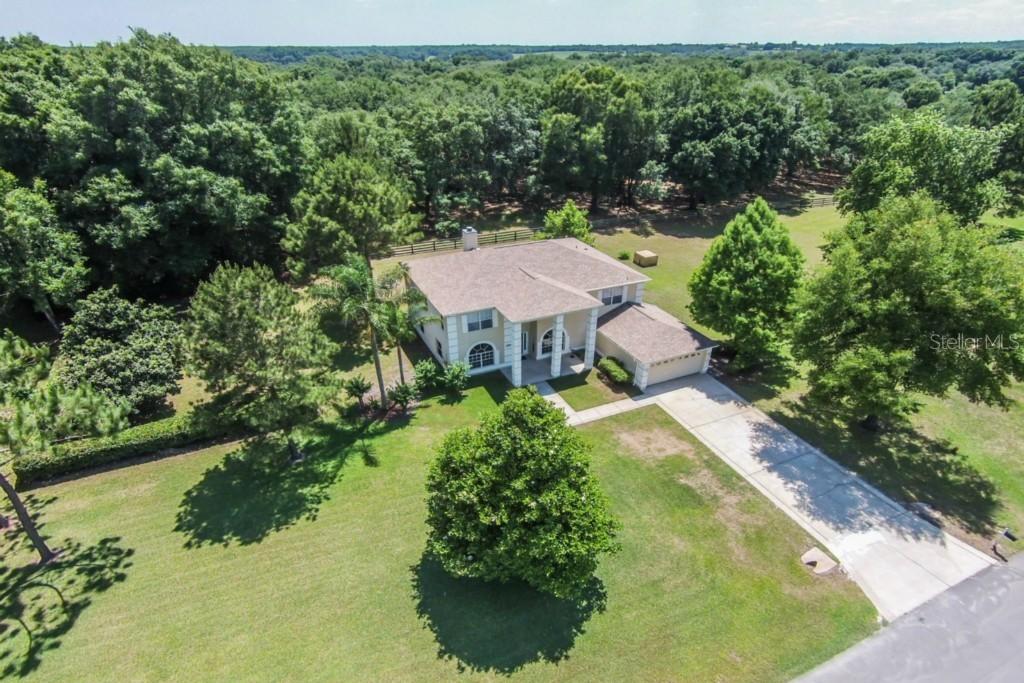 22701 Stallion Dr., Sorrento, FL 32776