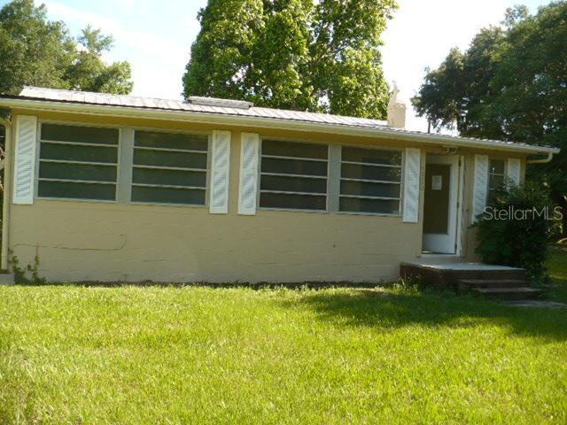 396 W Collins St., Umatilla, FL 32784